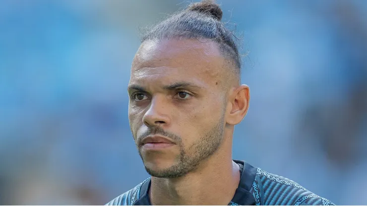 Braithwaite deve passar por cirurgia após romper tendão de aquiles e está fora da temporada.