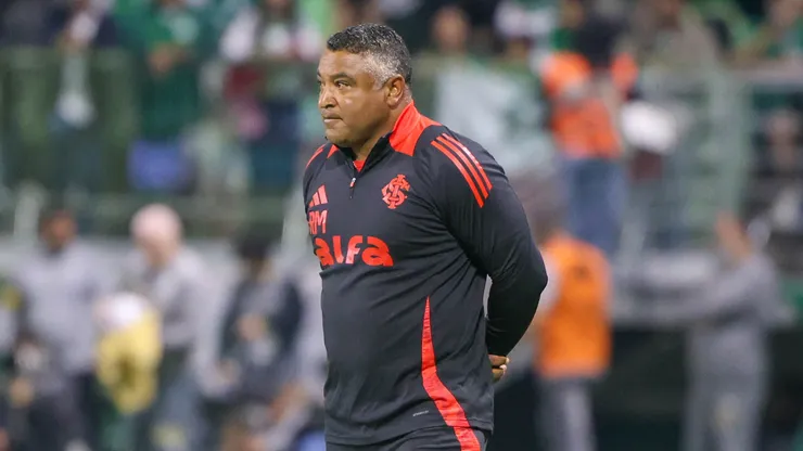 Roger Machado comandando o Internacional no Allianz Parque.