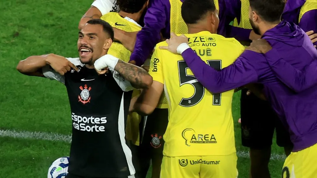 Matheuzinho comemora gol do Corinthians duranta partida contra o Fluminense – (Photo by Buda Mendes/Getty Images)