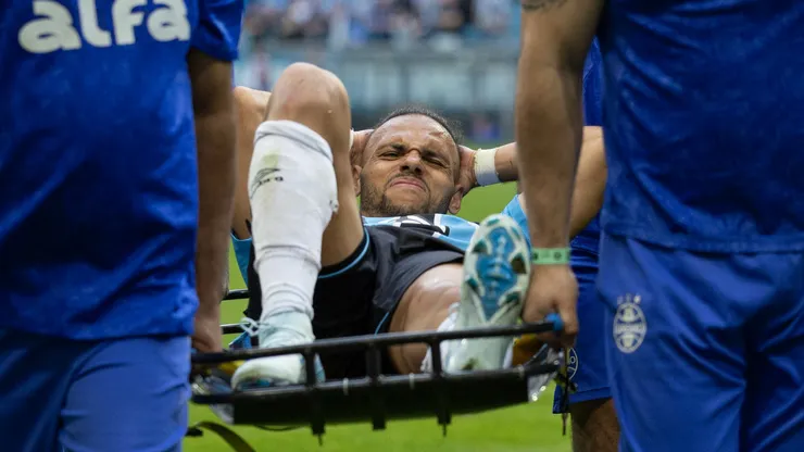 Braithwaite saiu de maca da partida contra o Mirassol.