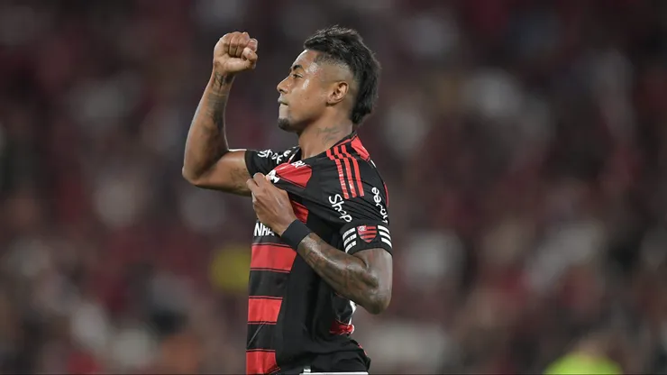Bruno Henrique jogador do Flamengo comemora seu gol durante partida contra o Vitoria no estadio Maracana pelo campeonato Brasileiro A 2025. Foto: Thiago Ribeiro/AGIF