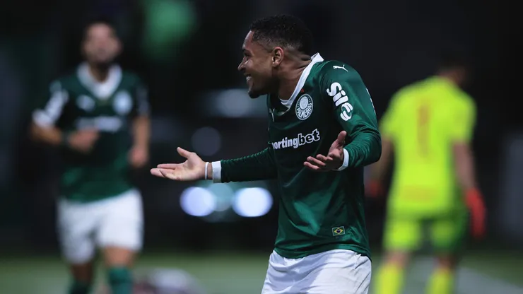 Vitor Roque, jogador do Palmeiras. Foto: Ettore Chiereguini/AGIF.