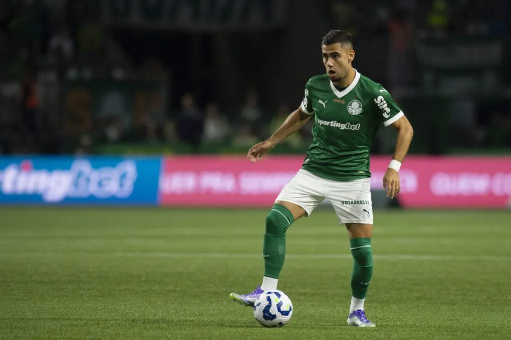 Andreas Pereira jogador do Palmeiras durante partida contra o Internacional no estadio Arena Allianz Parque pelo campeonato Brasileiro A 2025. Foto: Anderson Romao/AGIF