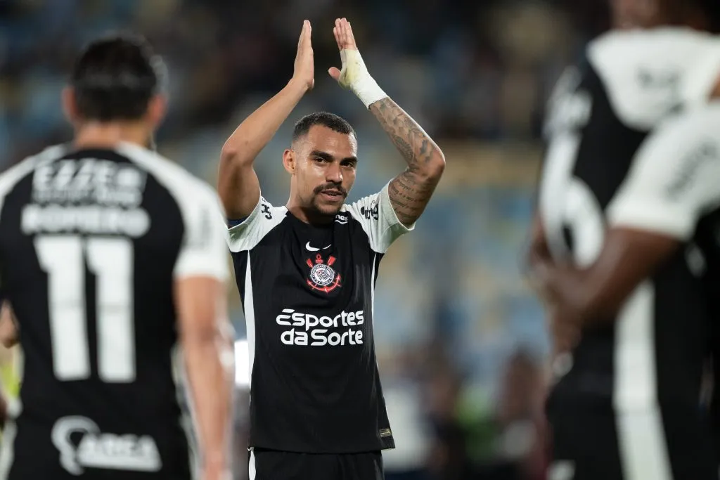 Matheuzinho jogador do Corinthians comemora vitoria apos partida contra o Fluminense no estadio Maracana pelo campeonato Brasileiro A 2025.  Foto: Jorge Rodrigues/AGIF