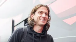 Filipe Luís no desembarque da delegação em Caxias