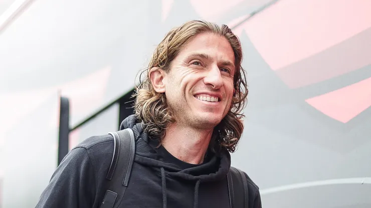 Filipe Luís no desembarque da delegação em Caxias