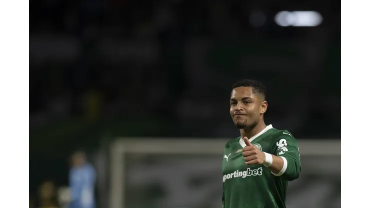 Vitor Roque mantém foco no Palmeiras, mas admite sonho de jogar pela Seleção. Foto: Anderson Romao/AGIF