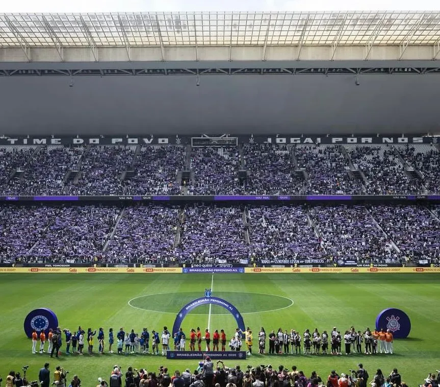 Homenagem realizada para grandes nomes do futebol feminino. Foto: Thais Magalhães