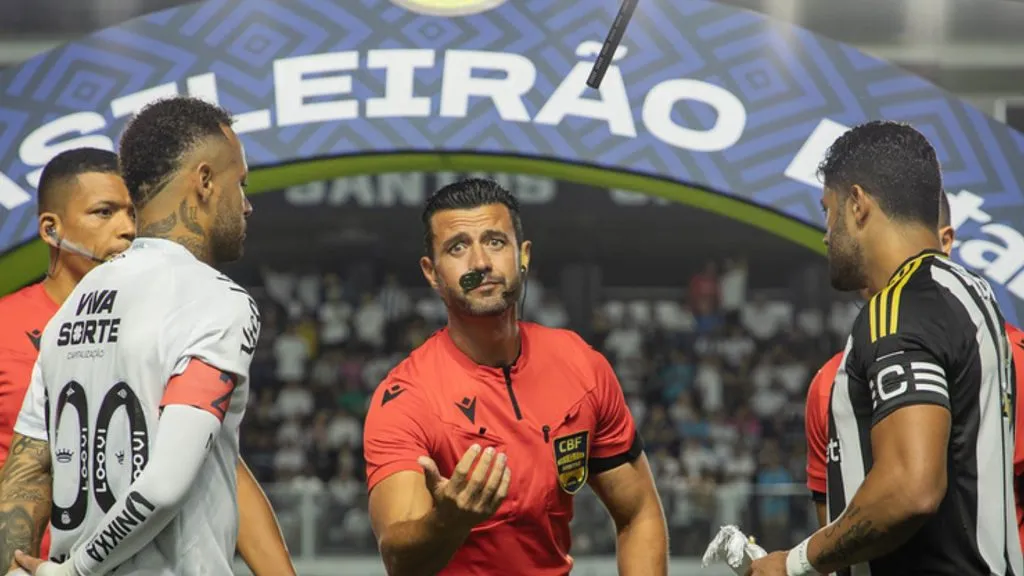 Equipes lideradas por Neymar e Hulk jogam neste domingo (Foto: Pedro Souza / Atlético)