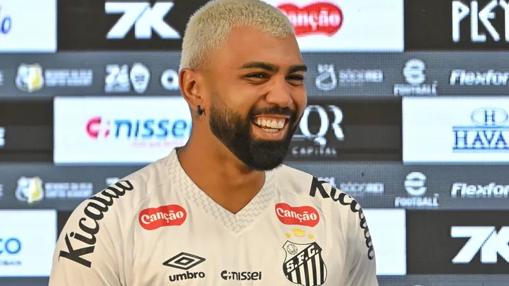 Gabigol durante apresentação no Santos - Foto: Jota Erre/AGIF