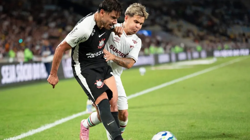 Soteldo disputando lance com Romero. Foto: Jorge Rodrigues/AGIF