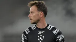 Neto novamente demonstrou insegurança no gol do Botafogo