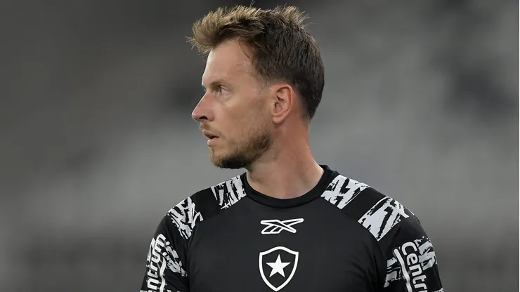 Neto novamente demonstrou insegurança no gol do Botafogo