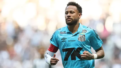 Neymar jogador do Santos durante partida contra o Atletico-MG no estadio Arena MRV pelo campeonato Brasileiro A 2025. Foto: Gilson Lobo/AGIF