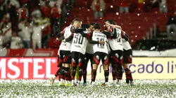 Jogadores do Flamengo antes da partida diante do Internacional pela Copa Libertadores - (Photo by Pedro H. Tesch/Getty Images)