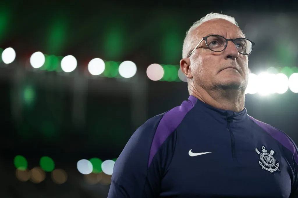 Dorival Junior tecnico do Corinthians durante partida contra o Fluminense no estadio Maracana pelo campeonato Brasileiro A 2025. Foto: Jorge Rodrigues/AGIF