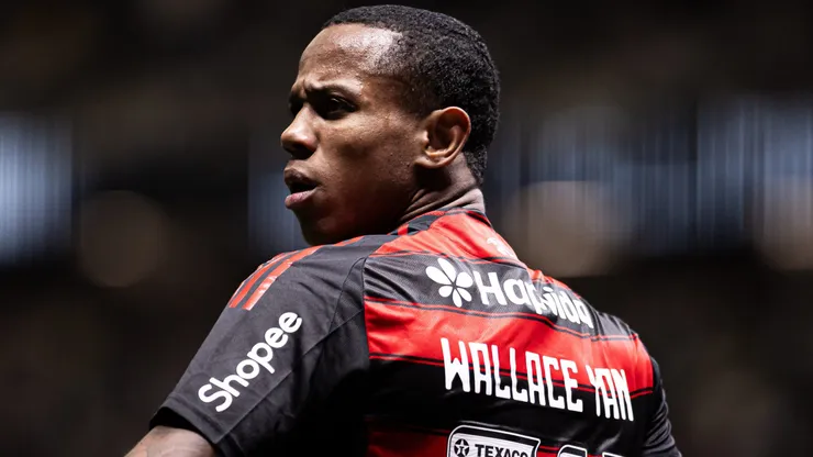 Torcida do Flamengo pede mais chances para Wallace Yan mesmo após vitória sobre o Juventude.