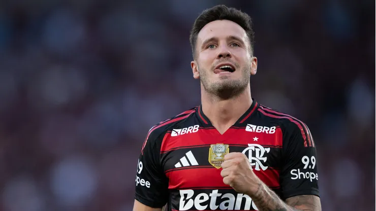 RJ - RIO DE JANEIRO - 31/08/2025 - BRASILEIRO A 2025, FLAMENGO X GREMIO - Saul jogador do Flamengo comemora gol durante partida contra o Gremio no estadio Maracana pelo campeonato Brasileiro A 2025. Foto: Jorge Rodrigues/AGIF