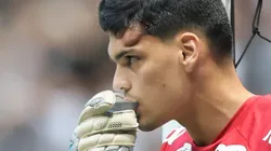 Gabriel Brazão após choque na cabeça em partida entre Atlético-MG e Santos, na Arena MRV, pelo Brasileirão.