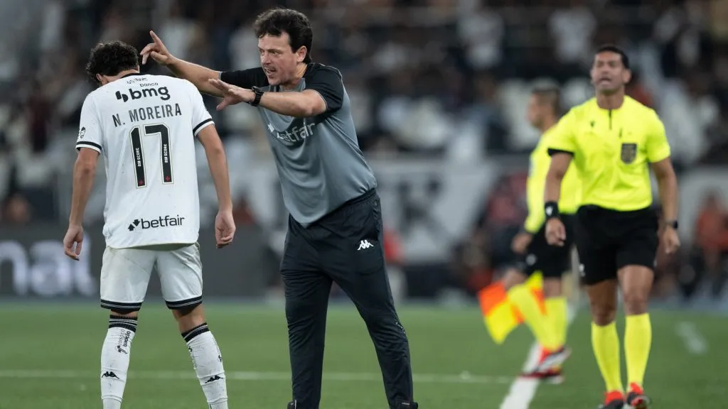 Fernando Diniz desabafou após empate cedido pelo Vasco nos minutos finais – Foto: Jorge Rodrigues/AGIF