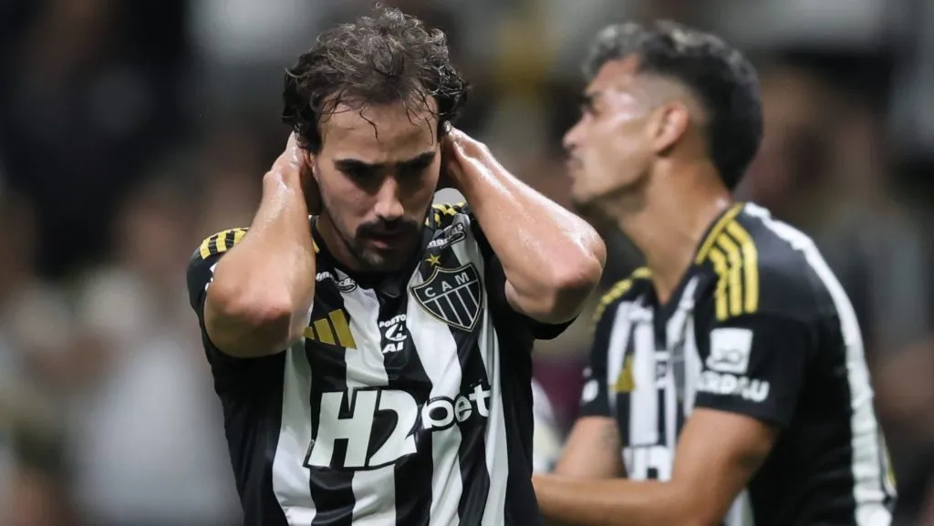 Igor Gomes lamentando. Foto: Gilson Lobo/AGIF