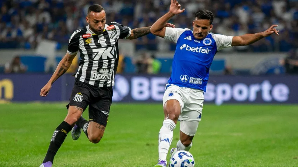 Kaike em ação pela Raposa – Foto: Fernando Moreno/AGIF