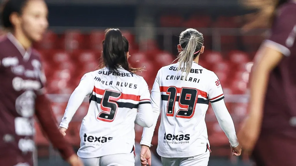 Jogadoras do São Paulo em campo