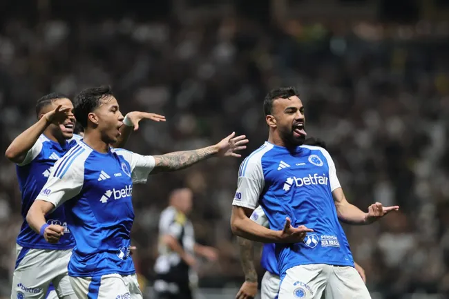 Fabricio Bruno, jogador do Cruzeiro comemora seu gol durante partida contra o Atletico-MG no estadio Arena MRV pelo campeonato Copa Do Brasil 2025. Foto: Gilson Lobo/AGIF