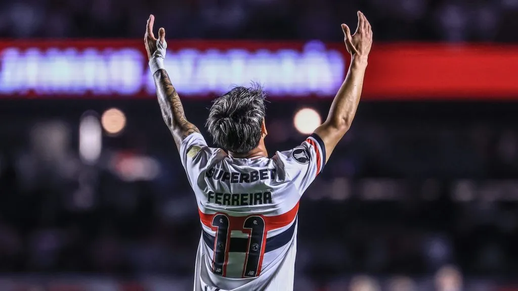COPA LIBERTADORES 2025, SAO PAULO X ATLETICO NACIONAL – Ferreira jogador do Sao Paulo comemora vitoria por penaltis em decisao durante partida contra o Atletico Nacional no estadio Morumbi pelo campeonato Copa Libertadores 2025. Foto: Marcello Zambrana/AGIF