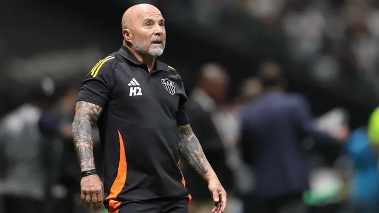Jorge Sampaoli durante Atlético-MG x Santos - Foto: Gilson Lobo/AGIF