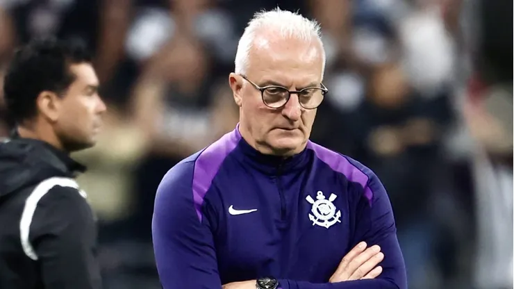 Dorival Júnior durante partida pelo Timão