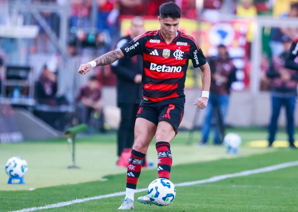 Luiz Aráujo vem tendo atuações questionadas no Flamengo. Foto: Luiz Erbes/AGIF