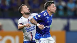Barreal jogador do Cruzeiro disputa lance com Everton Ribeiro jogador do Bahia durante partida no estadio Mineirao pelo campeonato Brasileiro A 2024. Foto: Gilson Lobo/AGIF