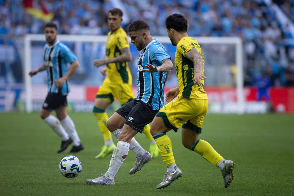 Gustavo Cuellar jogador do Grêmio durante partida contra o Mirassol – Foto: Maxi Franzoi/AGIF
