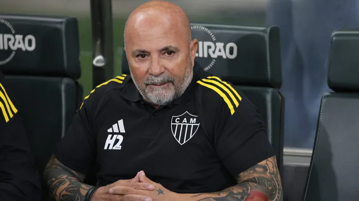 Jorge Sampaoli tecnico do Atletico-MG durante partida contra o Cruzeiro no estadio Mineirao pelo campeonato Copa Do Brasil 2025. Foto: Gilson Lobo/AGIF