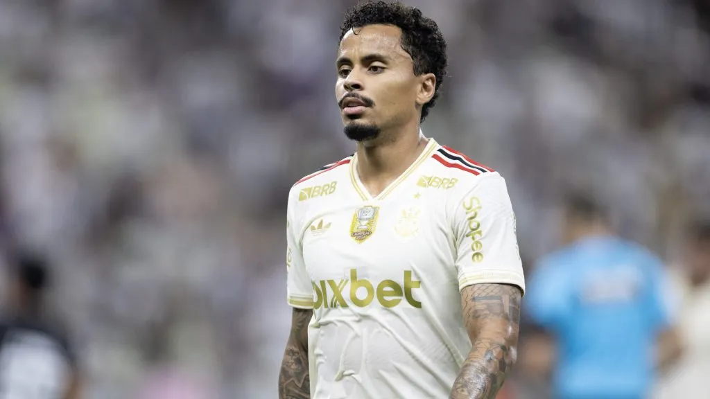 allan jogador do Flamengo durante partida contra o Ceara no estadio Arena Castelao pelo campeonato Brasileiro A 2025. Foto: Baggio Rodrigues/AGIF