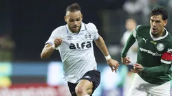 Braithwaite, atacante do Grêmio em partida pelo campeonato brasileiro