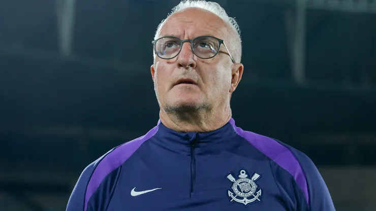 Dorival Junior tecnico do Corinthians durante partida contra o Fluminense no estadio Maracana pelo campeonato Brasileiro A 2025. Foto: Thiago Ribeiro/AGIF