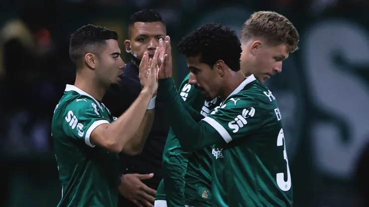 Andreas e Lucas Evangelista travam batalha sadia entre os titulares do Palmeiras contra River