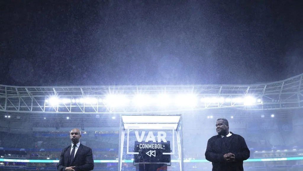 VAR na Libertadores. Foto: Ettore Chiereguini/AGIF