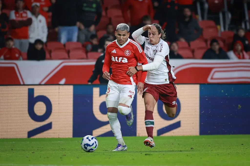 Lateral durante a partida contra o Fluminense. Foto: Maxi Franzoi/AGIF