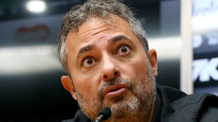 Alexandre Mattos representou o Santos em reunião com Comissão de Arbitragem para reclamar de lance em empate com o Galo.