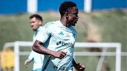 Sinisterra, reforço recém-chegado do Cruzeiro balançou a rede pela primeira vez na vitória contra o Bahia e celebrei o feito inesperado