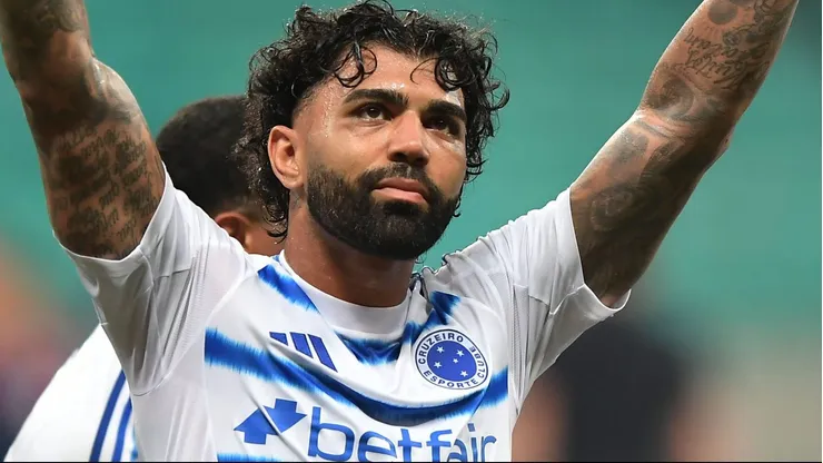 Gabigol comemorando gol durante partida entre Bahia e Cruzeiro, na Arena Fonte Nova, pelo Brasileirão.