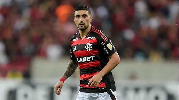 Arrascaeta em campo pelo Flamengo pela Copa Libertadores 2025. Foto: Thiago Ribeiro/AGIF