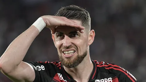 RJ - RIO DE JANEIRO - 20/07/2025 - BRASILEIRO A 2025, FLAMENGO X FLUMINENSE - Jorginho jogador do Flamengo durante partida contra o Fluminense no estadio Maracana pelo campeonato Brasileiro A 2025.