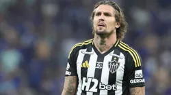 MG - BELO HORIZONTE - 11/09/2025 - COPA DO BRASIL 2025, CRUZEIRO X ATLETICO-MG - Lyanco jogador do Atletico-MG lamenta durante partida contra o Cruzeiro no estadio Mineirao pelo campeonato Copa Do Brasil 2025. Foto: Gilson Lobo/AGIF