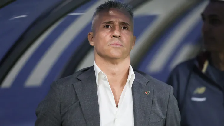 Hernan Crespo tecnico do Sao Paulo durante partida contra o Cruzeiro no estadio Mineirao pelo campeonato Brasileiro A 2025. Foto: Gilson Lobo/AGIF