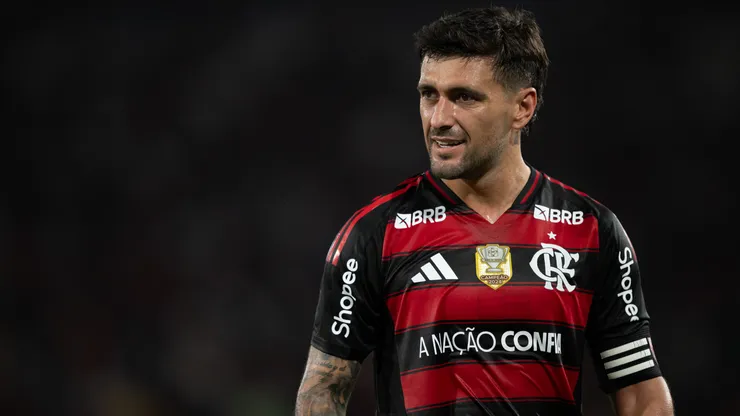 Arrascaeta em campo com a camisa do Flamengo - Foto: Jorge Rodrigues/AGIF