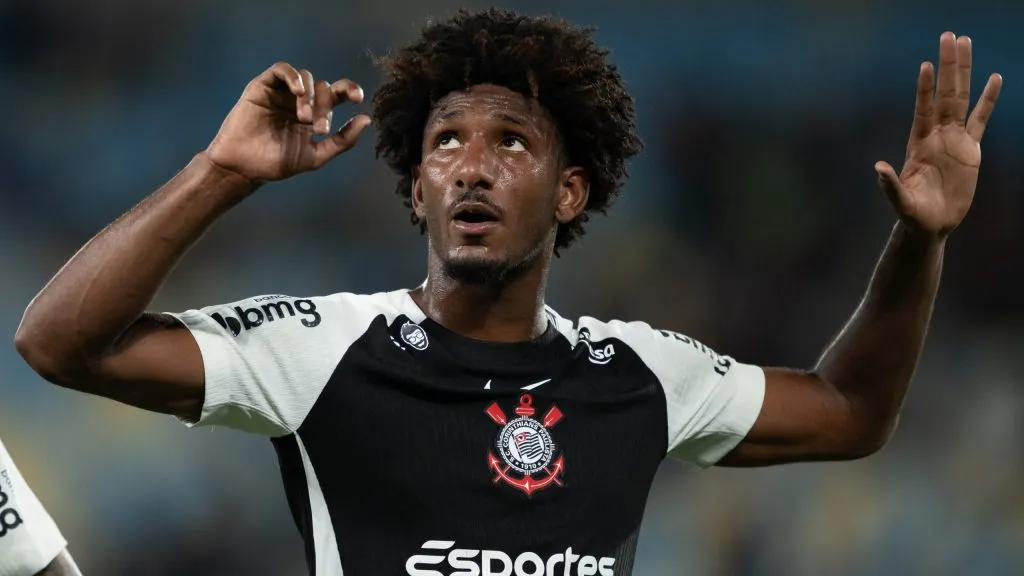 Talles Magno jogador do Corinthians apos partida contra o Fluminense no estadio Maracana pelo campeonato Brasileiro A 2025. Foto: Jorge Rodrigues/AGIF